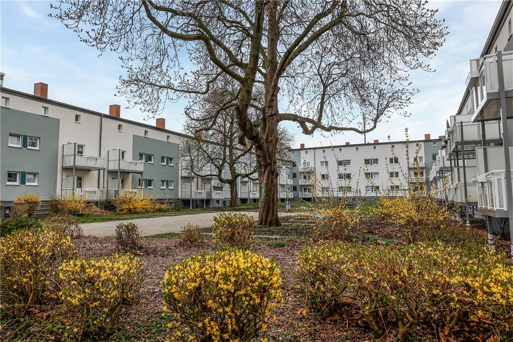 Dortmunder Wohnsiedlung erhielt eine aufwendige Komplett-Überholung Neue Balkone haben die Wohnungen im Dogewo-Quartier in Huckarde erhalten. Hier ein Blick in den Innenhof zwischen Wispelbreite und Huckarder Bruch.
