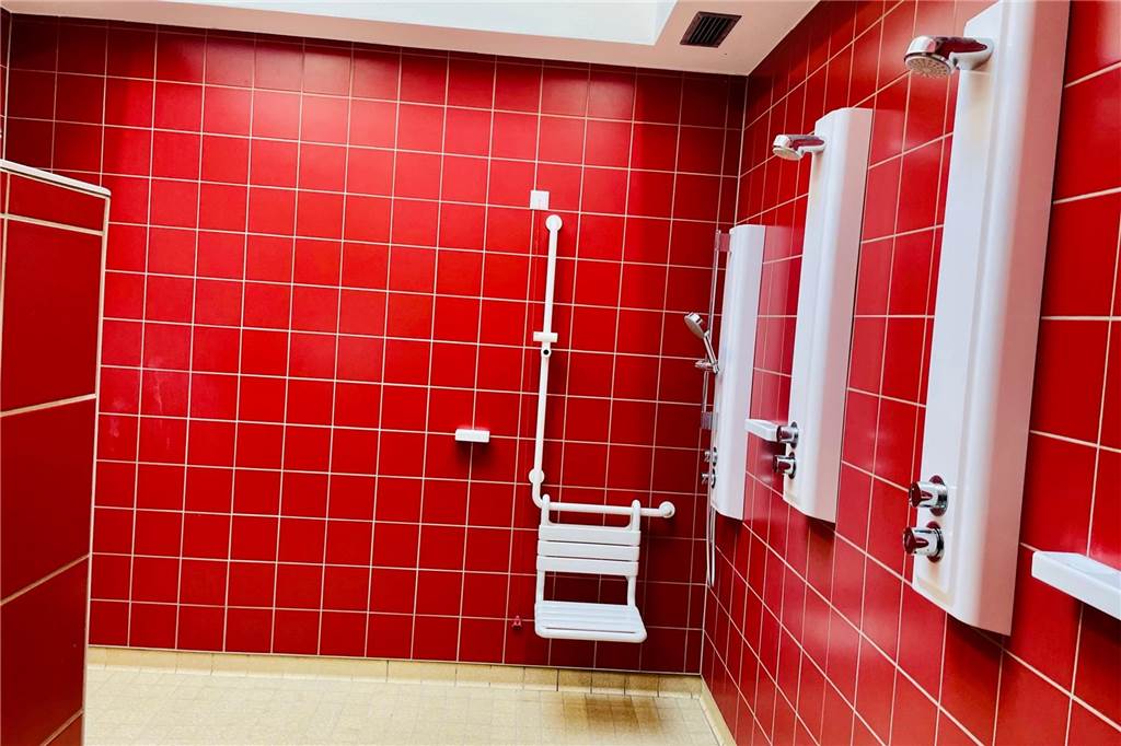 Aplerbecker Hallenbad wurde mit großem Engagement der SG Süd saniert Dusche im Schwimmbad