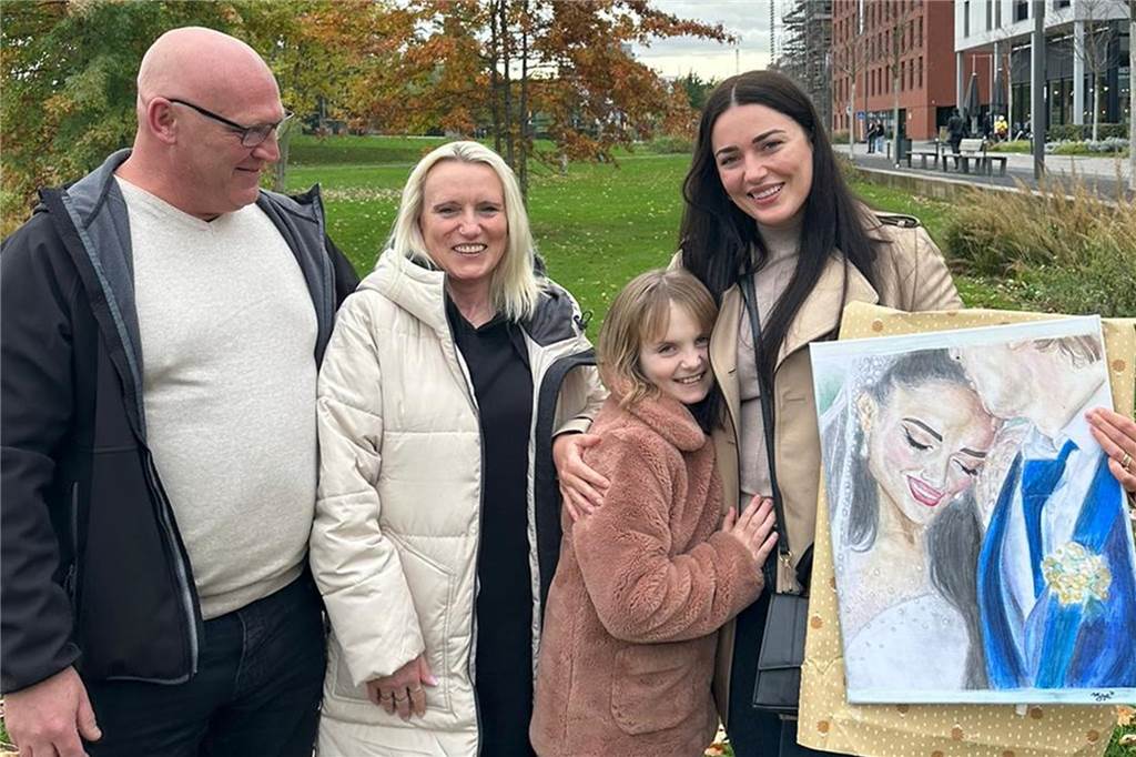 Liah-Mara (9) trifft ihre Stammzellen-Spenderin : „Jetzt sind wir für immer verbunden“ Neue Freunde: Rainer und Michaela Boes mit Tochter Liah-Mara und Spenderin Edona Ger aus Heilbronn.