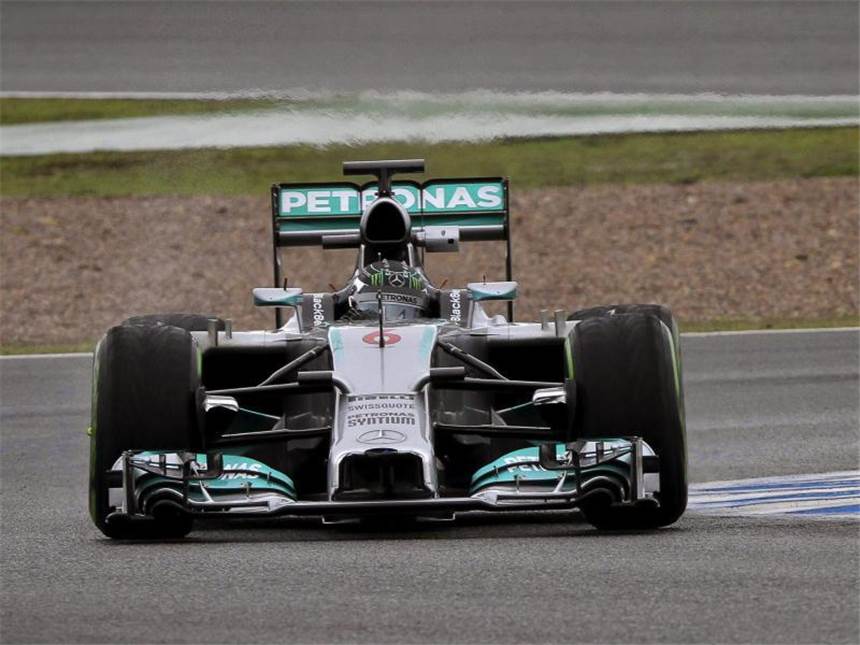 Silberpfeil zuverlässig - Red Bull bricht wieder ab Neueinsteiger Kevin Magnussen kommt gut mit dem neuen McLaren Mercedes zurecht. Foto: Roman Rios