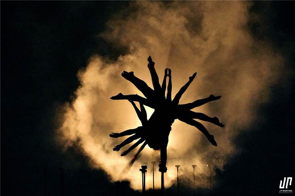 Ruhrfestspiele in Recklinghausen:: Theater zwischen Zweifel und Zusammenhalt Neuen Zirkus, der die Welt auf den Kopf stellt, kann das Publikum mit „Wald“ erleben.