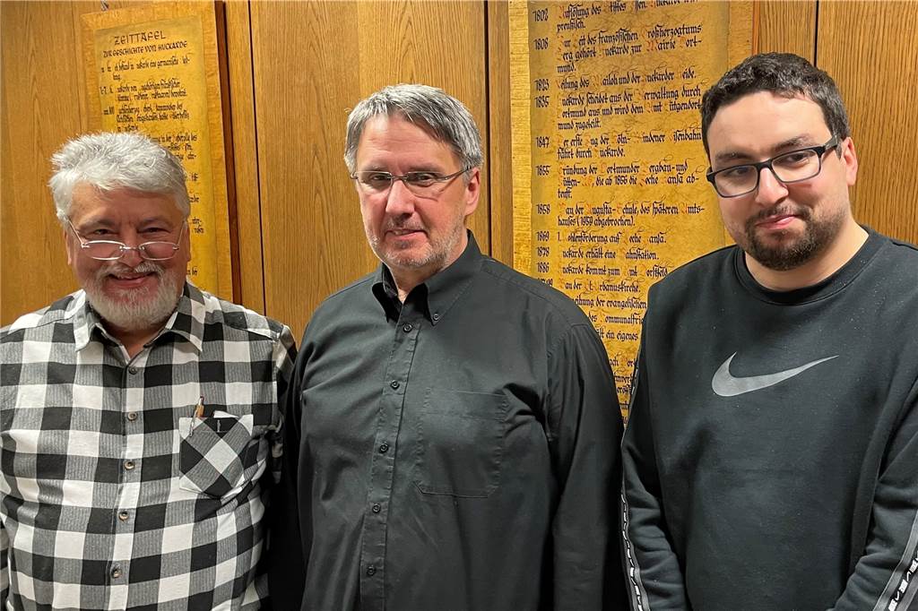 Antrag sorgt für Eklat in Huckarder BV: Grüne werfen SPD „Tabubruch“ vor Eckhard Knaebe, SPD-Fraktionsvorsitzender in Huckarde, mit seinen Parteigenossen Gerhard Hendler (l.) und Ali Echargui am Rande der BV in Huckarde