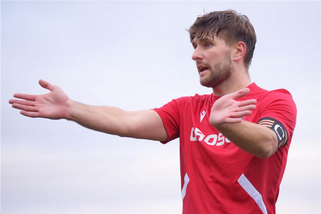 SC Berchum/Garenfeld-Trainer möchte weitermachen: „Auf dem Platz Coach, sonst euer Freund“ Kapitän beim SC Berchum/Garenfeld: Jerome Nickel.