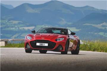 Neuer Sportler aus Großbritannien: Der Aston Martin DBS Superleggera startet zu Preisen ab 274.995 Euro und ist mit einem 533 kW/725 PS starken V12-Motor bestückt. Foto: Aston Martin
