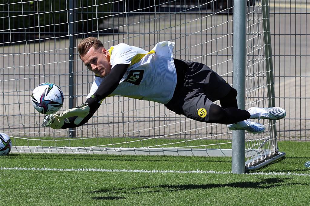 Trainingsauftakt der BVB-U23: Preußer im Anflug - weiterer prominenter Abgang Neuer Torhüter für die BVB-U23: Niklas Lübcke.