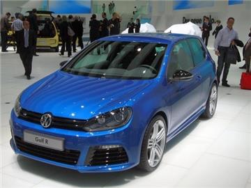 Neues Topmodell der Golf-Familie: VW stellt auf der IAA den neuen Golf R vor. (Bild: Geiger/dpa/tmn)