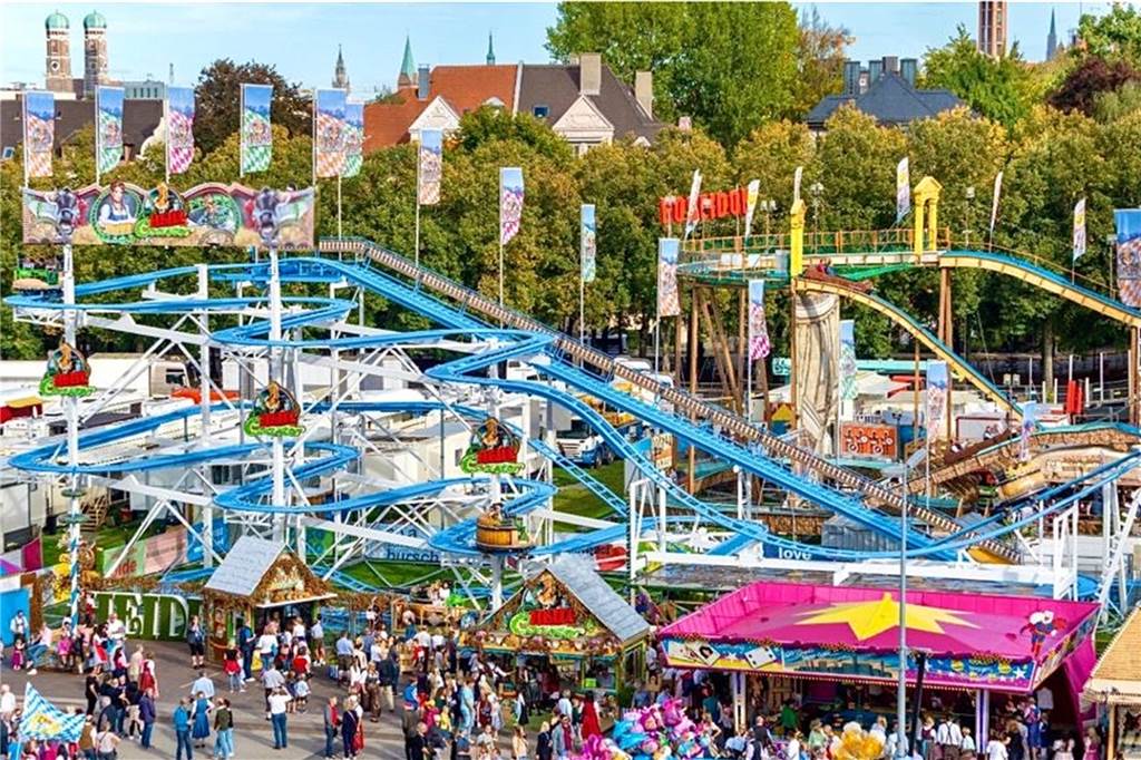 Cranger Kirmes ganz romantisch: So verändert eine Runde im Riesenrad das Leben Neuheit auf der Cranger Kirmes: Heidi the Coaster.