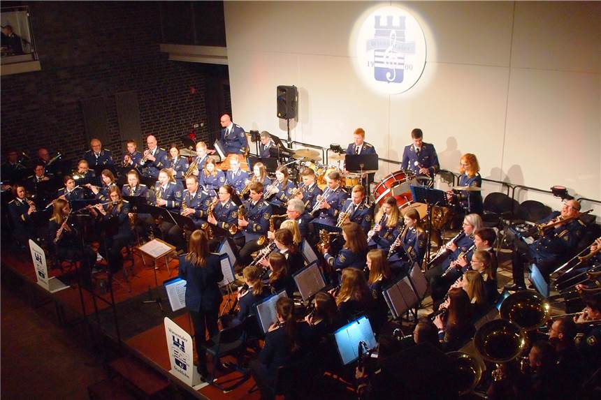 Wiesentaler begeistern beim Neujahrskonzert mit Opern-, Musical- und Filmmusik Neujahrskonzert der Musikkapelle Wiesentaler