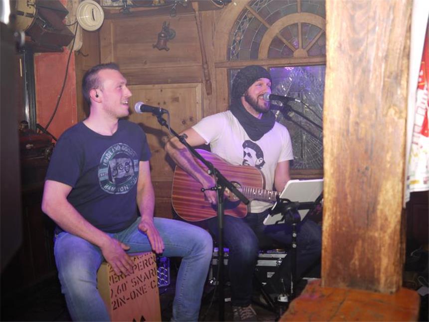 Neun Bands von Pop bis Irish Folk lockten bei der zweiten Werner Kneipennacht viele Besucher in die Innenstadt.