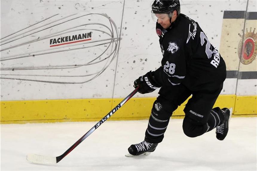 Nürnberg Ice Tigers verabschieden neun Profis Neun Profis wurden bei den Nürnberg Ice Tigers verabschiedet, einer von ihnen, Steven Reinprecht, beendet seine Karriere. Foto: Daniel Karmann