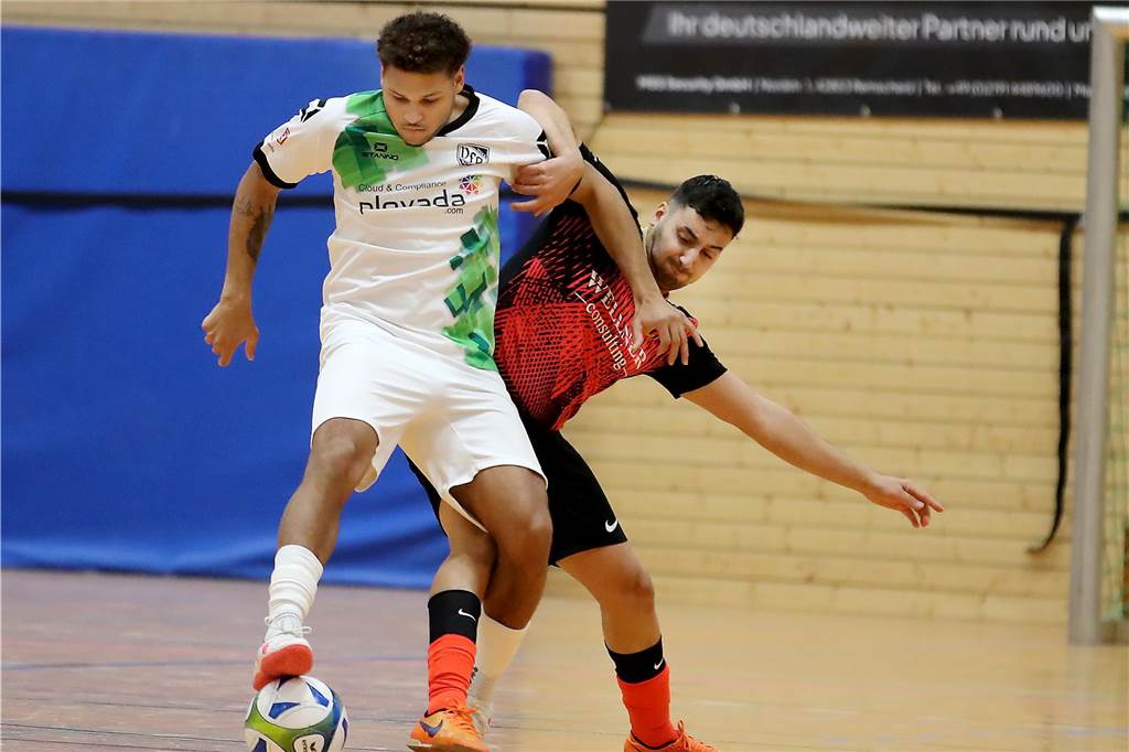 Fabien Garando schirmt den Ball ab.