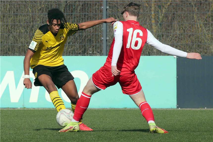 BVB-Nachwuchs jubelt zweifach: U19 feiert Schützenfest, bei der U17 gibt Neuzugang sein Debüt Neuzugang Filippo Mane feierte beim 2:1 der BVB-U17 sein Pflichtspieldebüt im Trikot des BVB