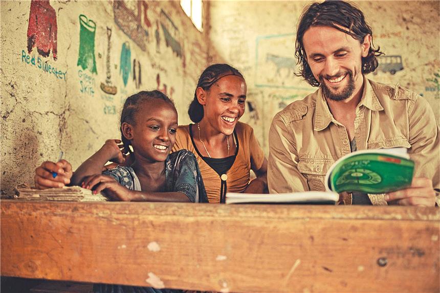 So geht es mit der Neven-Subotic-Stiftung weiter Neven Subotic kümmert sich künftig von Frankreich aus um seine Stiftung. Der Sitz der Neven-Subotic-Stiftung bleibt aber Dortmund. Regelmäßig fliegen der Fußballprof und sein Team nach Äthiopien, um sich vor Ort von der Stiftungsarbeit zu überzeugen.