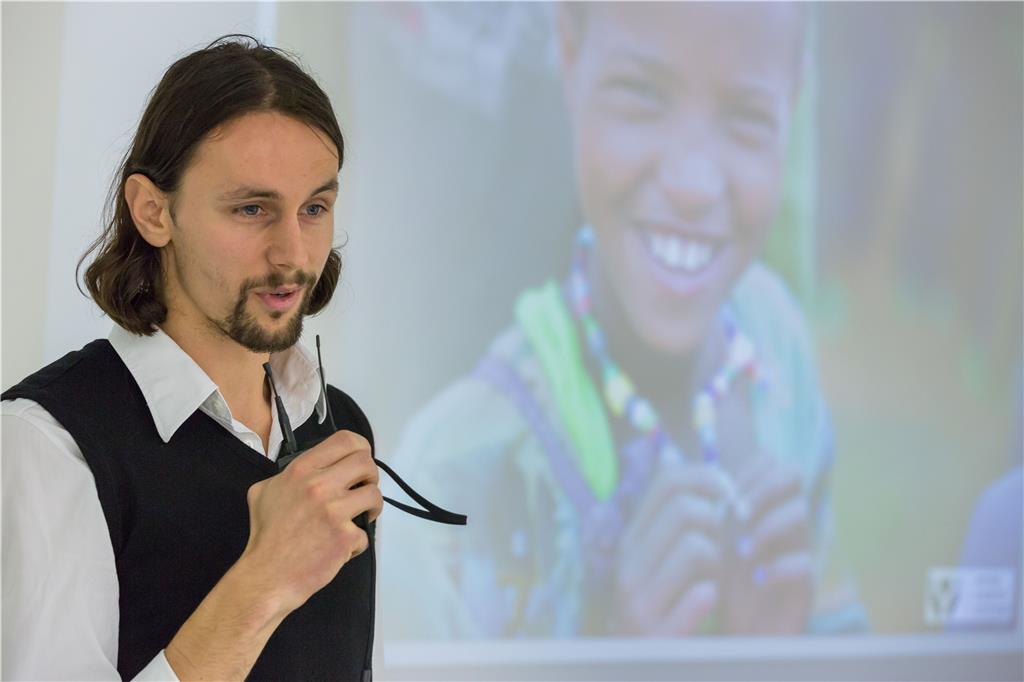 Zwei Kleyer Subotic-Fans radeln für guten Zweck nach St. Etienne Neven Subotic nutzt jede Gelegenheit, um für „seine“ Sache zu werben. Hier zum Beispiel an der TU.