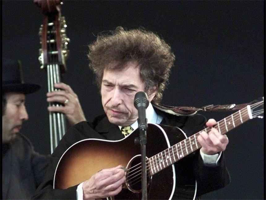Acht kuriose Geschichten zu Bob Dylans 75. Never Ending Tourer: Bob Dylan 2001 beim Roskilde Festival. Foto: Niels Meilvang