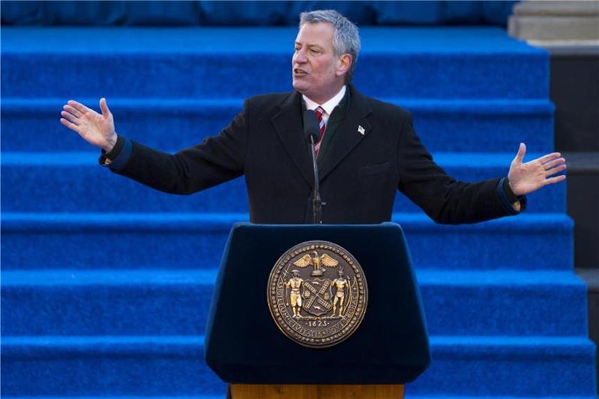 Stadt New York verklagt Ölkonzerne wegen Klimawandels New Yorks Bürgermeister de Blasio fordert von den großen Ölmultis Entschädigung für die Kosten zur Bewältigung des Klimawandels. Foto: Craig Ruttle/Archiv