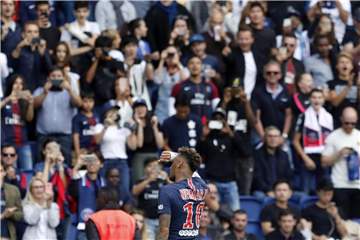 Neymar erzielte das 3:1 beim Heimsieg gegen Angers. Foto: Laurent Cipriani/AP