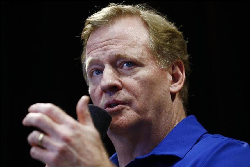 Bewegung im Hymnenstreit des American Football NFL Commissioner Roger Goodell hofft auf eine Ende der Spielerproteste während der Hymnen. Foto: Ross D. Franklin