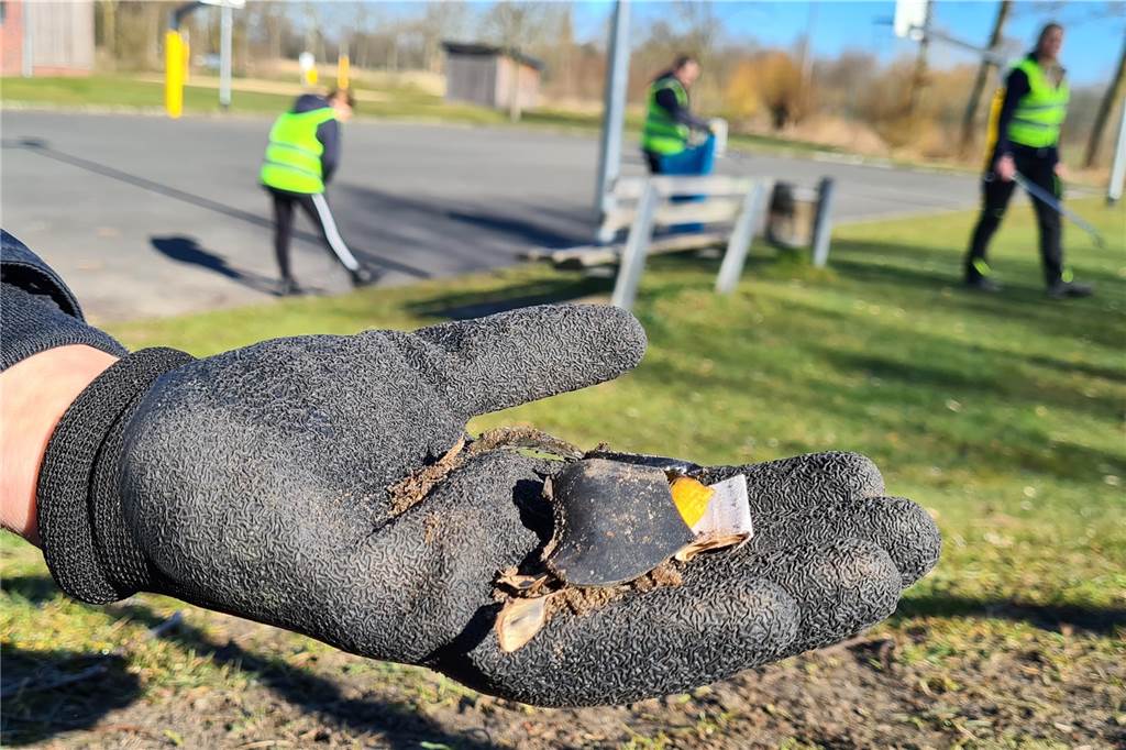 Mit Video: Umwelttag – „Was die Leute wegschmeißen, ist doch irre“ Nicht alle an Müll war definierbar. Aber: Entsorgt wurde es natürlich dennoch.