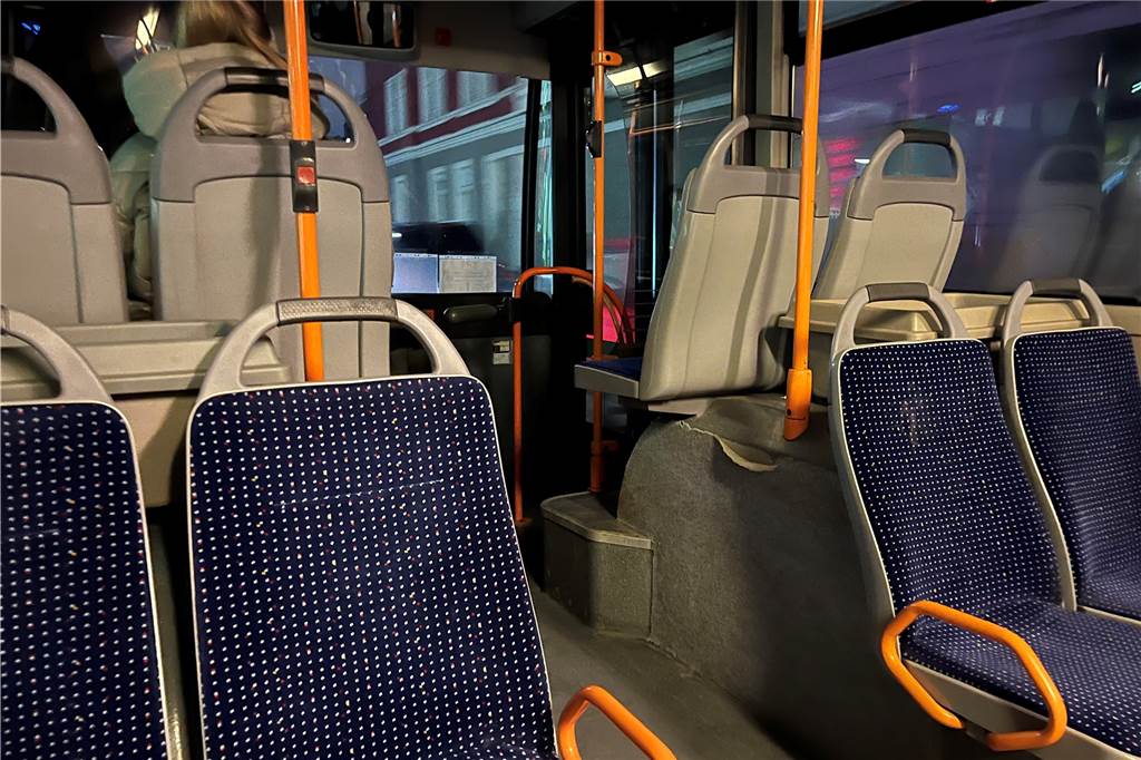Schienenersatzverkehr nach Brackel: Fahrer beweist Nervenstärke Nicht besonders voll war der Schienenersatzverkehr-Bus, der am Dienstag (17.1.) um 7.28 Uhr von Dorstfeld Richtung Brackel startete