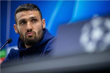 Nicht ganz glücklich: Daniel Caligiuri ist bislang noch nicht so richtig in die Saison gekommen.