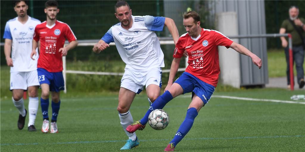 Vor Pokal-Finale: FC Castrop-Rauxel gönnt sich Schlafphase im Sieben-Tore-Spiel gegen BW Huckarde Nicht immer eine Anspielstation fand FC-Routinier Markus Scherff (am Ball) im Spiel gegen BW Huckarde