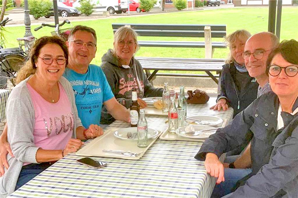Ersatz-Hüttentour trotzt der Unwetterwarnung am Pfingstsonntag Nicht in den Hütten, aber an den Gastro-Betrieben in Südlohn und Oeding herrschte gute Stimmung.