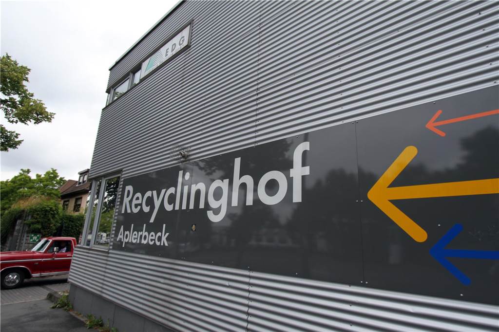 Recyclinghof platzt aus allen Nähten: EDG kämpft für den Ausbau Nicht mehr zeitgemäß: Die Zufahrt von der Wittbräucker Straße ist gleichzeitig auch die Ausfahrt.