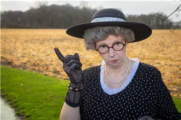 Nicht nur als Elfriede Schulze-Piepenbrink bringt Ruth Rosker-Holtkamp andere gerne zum Lachen.