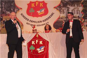 Nicht nur als Moderatorenduo in Südlohn bekannt: Robert Gröting (l.) hat von Bernd Stenpaß nun auch den Staffelstab als Präsident des KFK übernommen. Der noch amtierende Präsident möchte auf eigenen Wunsch ein wenig kürzertreten.