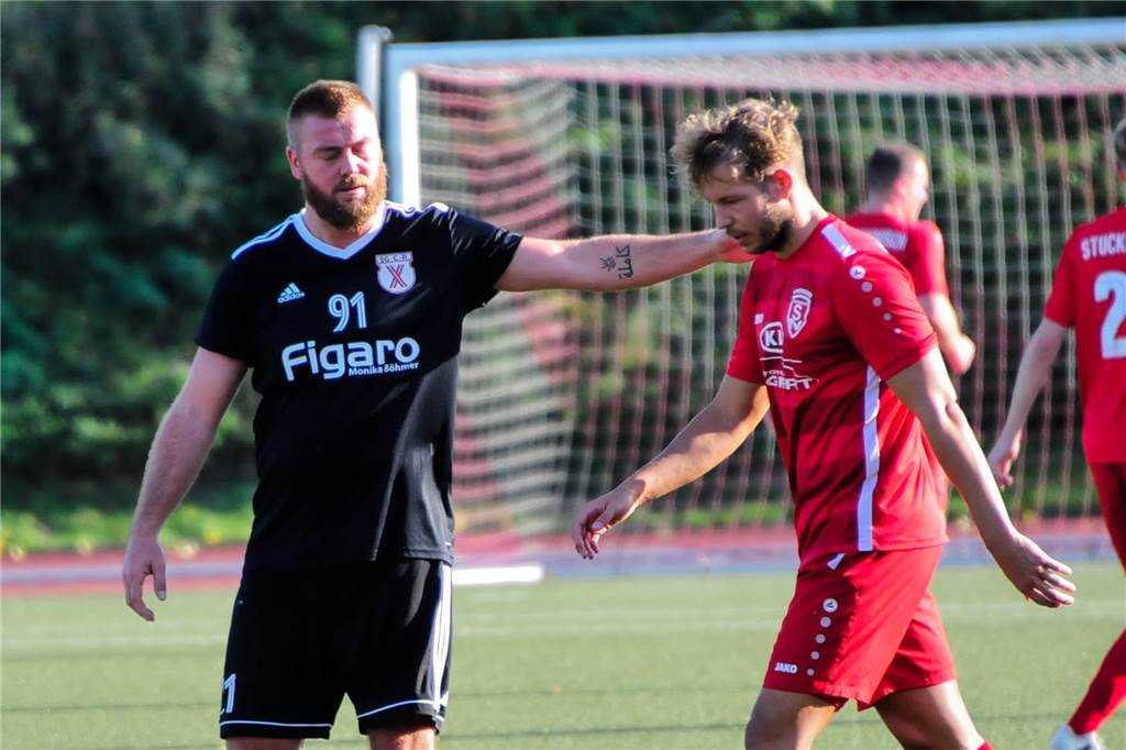 Castroper Trainer sendet Videobotschaft wegen Ramadan - und fastet auch bis Sonnenuntergang Nicht nur als Trainer und Spielertrainer tritt Tino Westphal (l.) von der SG Castrop weltoffen auf.