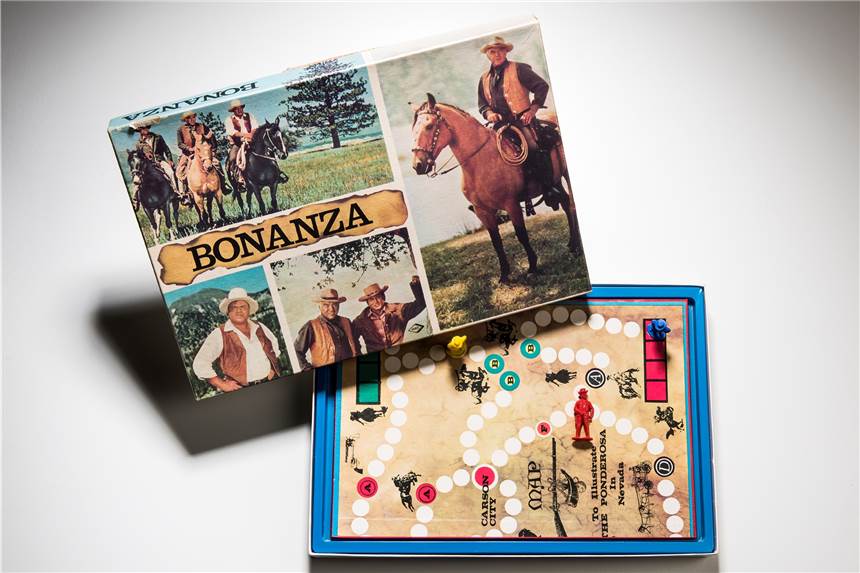 Nicht nur Bücher, auch Spiele beschäfigten sich mit Cowboys und Indianern. Hier das „Bonanza“-Brettspiel.