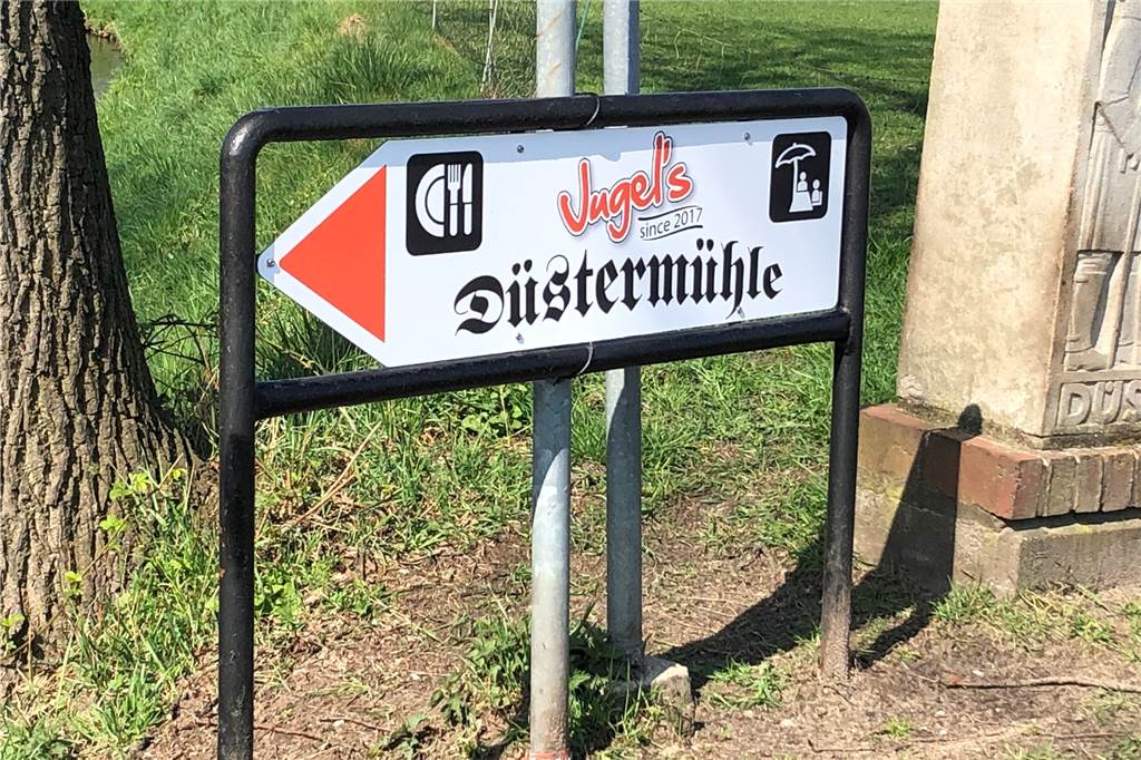 Endspurt an der Düstermühle vor der Eröffnung Nicht nur das Schild ist neu an der Düstermühle.