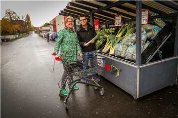 Nicht nur das üppige Angebot in Bövinghausen begeistert Pamela und Oliver Lukat. Auch die kurzen Wege zu den Läden haben sie schätzen gelernt.