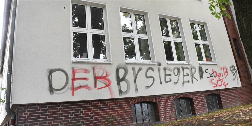 Grundschule in Bork beschmiert: Auch andere Orte sind betroffen Nicht nur die Fassade der Äckernschule in Bork wurde von Unbekannten am Wochenende beschmiert.