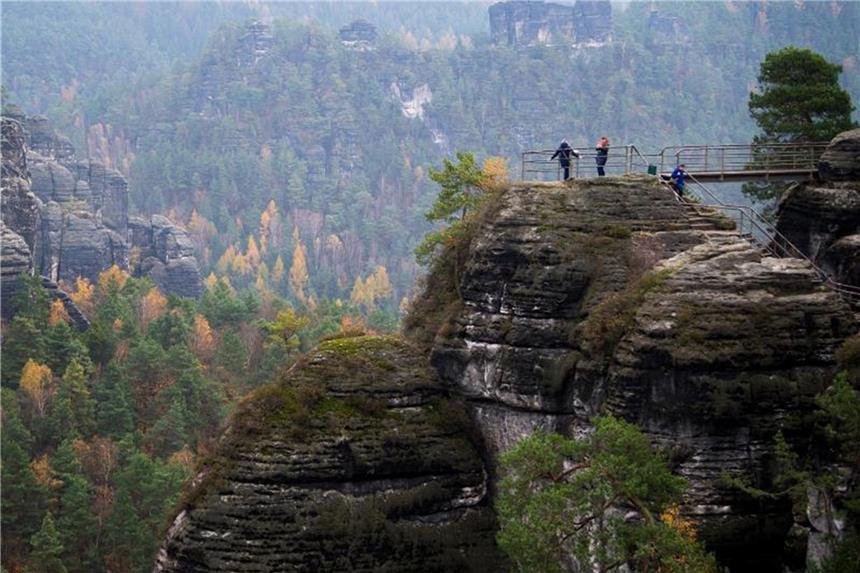 Achtes Rekordjahr beim Deutschland-Tourismus Nicht nur die Sächsische Schweiz, sondern ganz Deutschland, liegt bei Touristen hoch im Kurs. Foto: Monika Skolimowska