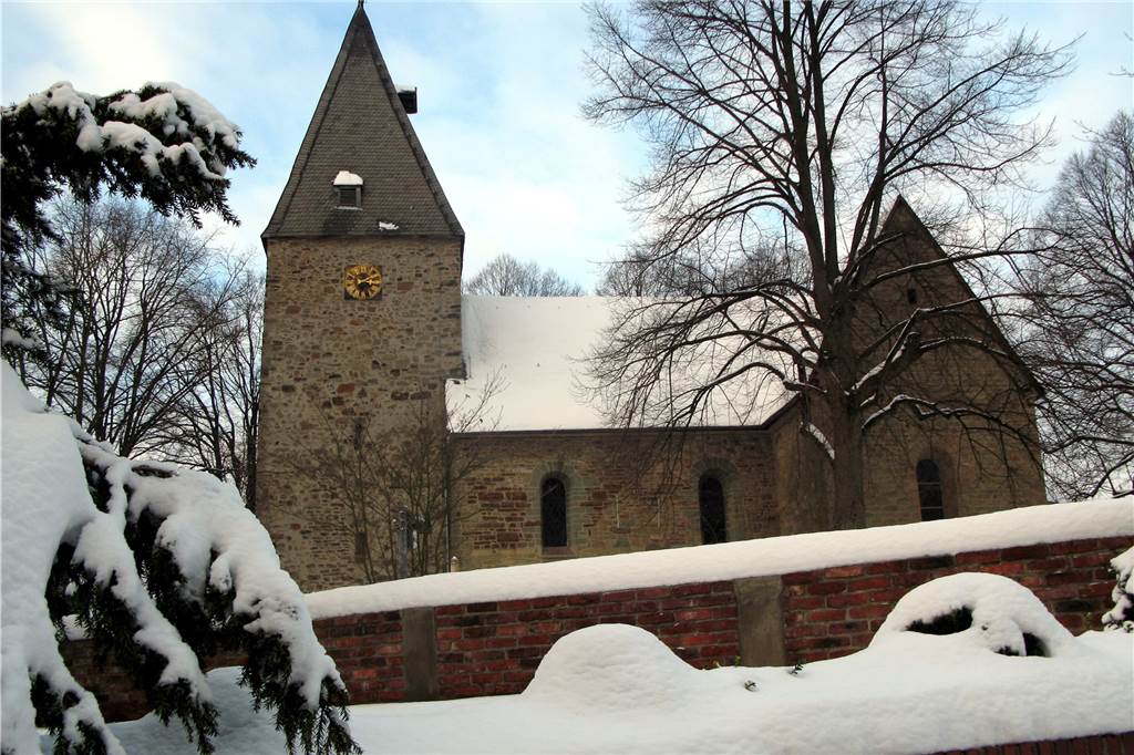 Nicht nur die weiße Weihnacht bleibt ein Traum. Auch der traditionelle Gottesdienstbesuch in der Johanneskirche in Hennen ist zum Fest wegen Corona nicht möglich.
