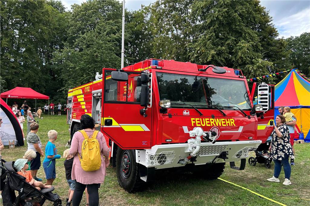 Nicht nur für die Kleinen interessant: ein Feuerwehrauto von innen sehen.