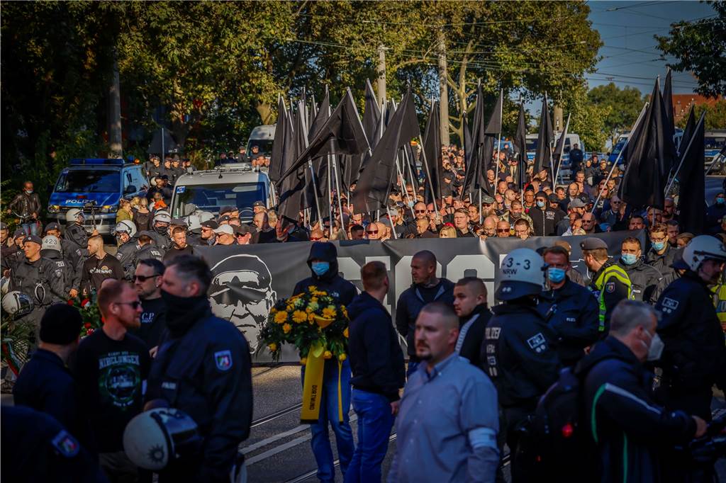 Mitglieder „mit Strahlkraft“ weg - Wie steht es um Dortmunds Neonazi-Szene? Nicht nur Mitglieder von Die Rechte und NPD nahmen an Trauermarsch und Beerdigung teil. Auch Mitglieder verbotener Neonazi-Gruppen waren in Dortmund.