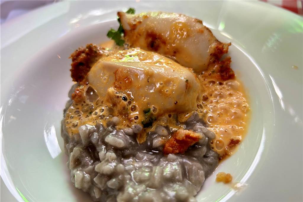 Sechs-Gänge-Menü mit Riesen-Weinflaschen und Überraschung in der Trattoria 3. Gang bei der Big Botte Party in der Trattoria Puglia in Castrop-Rauxel