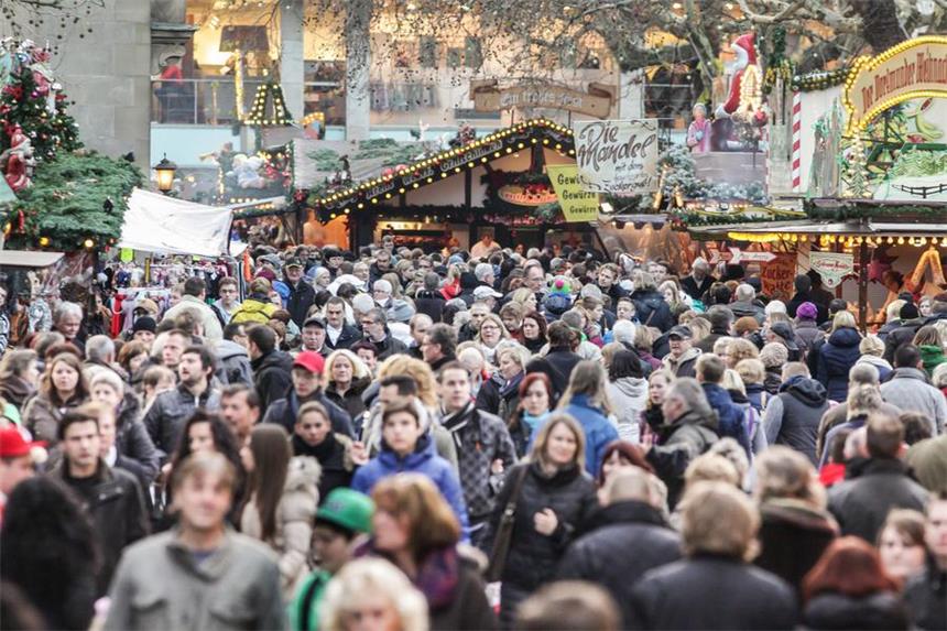 Bei City-Festen dürfen nur Läden innerhalb des Walls öffnen Nicht nur zur Weihnachtszeit: Wenn verkaufsoffener Sonntag ist, wird es auf Westen- und Ostenhellweg in der City in der Regel sehr voll.