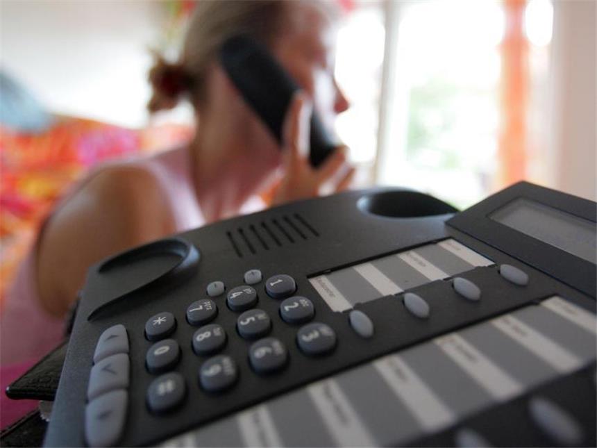 Telefonische Mitgliederwerbung kann unzulässig sein Nicht rechtens: Wenn die Krankenkasse am Telefon Mitglieder wirbt, kann sie mit einer Strafe rechnen. Foto: Uli Deck