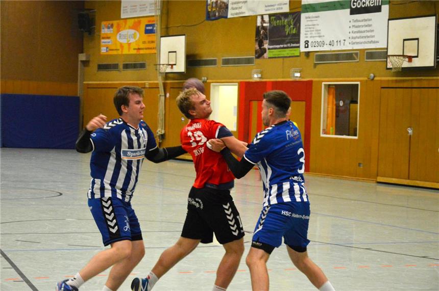 Und jetzt auch noch Andersen Nick Andersen (r.), hier im Testspiel gegen den VfL Brambauer, hat sich wohl eine Verletzung am Sprunggelenk zugezogen und fällt vorläufig aus.