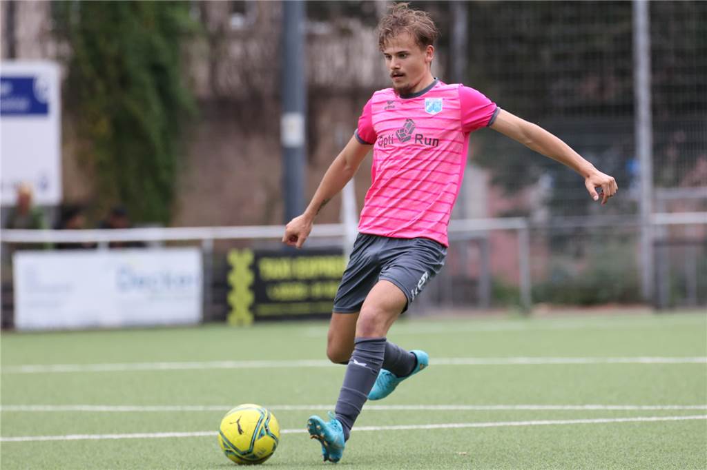 Wacker Obercastrop: Ex-Oberliga-Kapitän sagt nach zehn Monaten „Tschüss!“ Nick Jünemann kam in der Rückserie der Saison 2021/22 oft zum Einsatz. In der Hinrunde der Saison 2022/23 war er nicht mehr so viel am Ball.