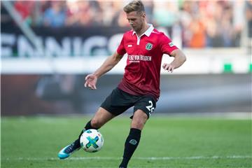 Niclas Füllkrug spielt den Ball. Foto: Swen Pförtner/Archiv