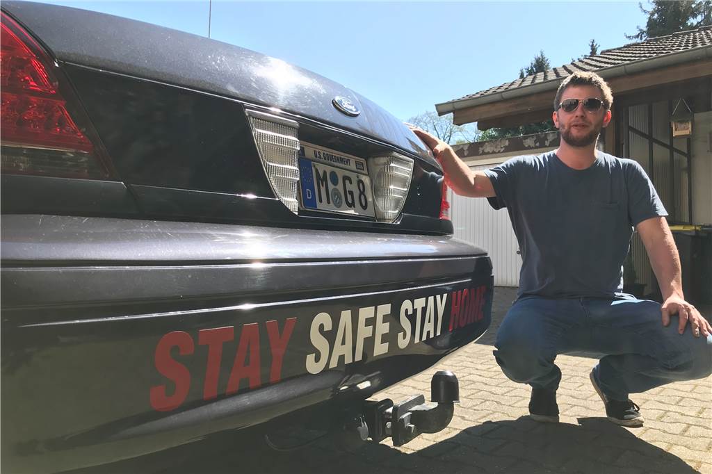 „Corona-Cop“ in Castrop-Rauxel? Polizeiauto sorgt für Aufsehen (Video) Niclas Rathsmann hat mit seinen Kumpels erst vor wenigen Tagen „Stay safe stay home“ auf sein Auto geklebt. Diese Botschaft vertritt er selbst auch.