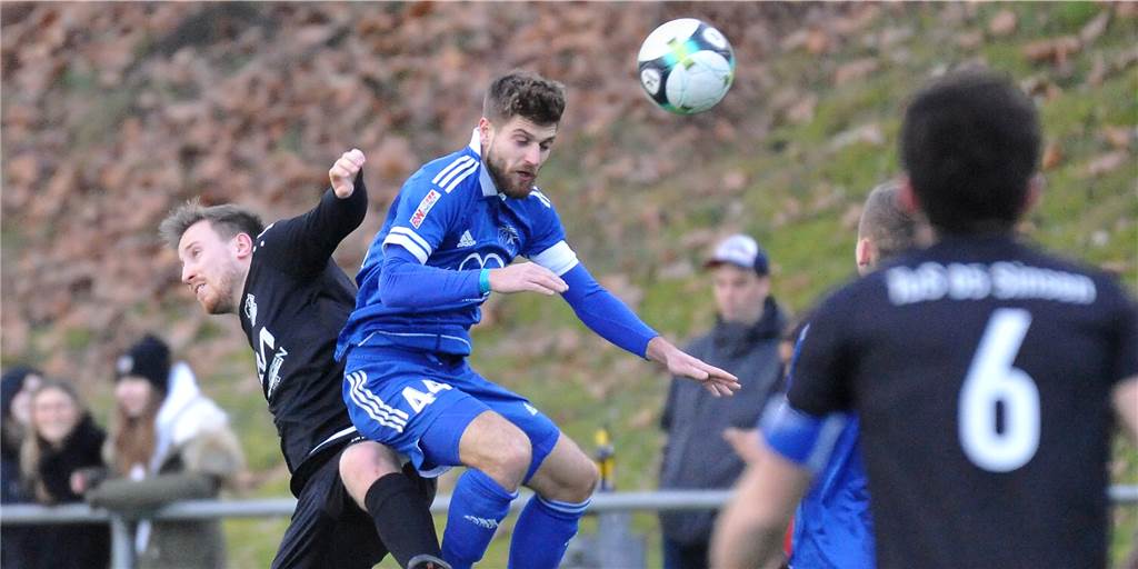 Keine Wahl: Obercastrops Trainer entscheidet sich für einen neuen Kapitän Nico Brehm (r) sprang in der vergangenen Saison als Kapitän des SV Wacker Obercastrop ein. Da war er nach Moritz Budde und Julian Ucles Martinez der Dritte im Bunde. Jetzt ist er in der Rangfolge aufgestiegen.