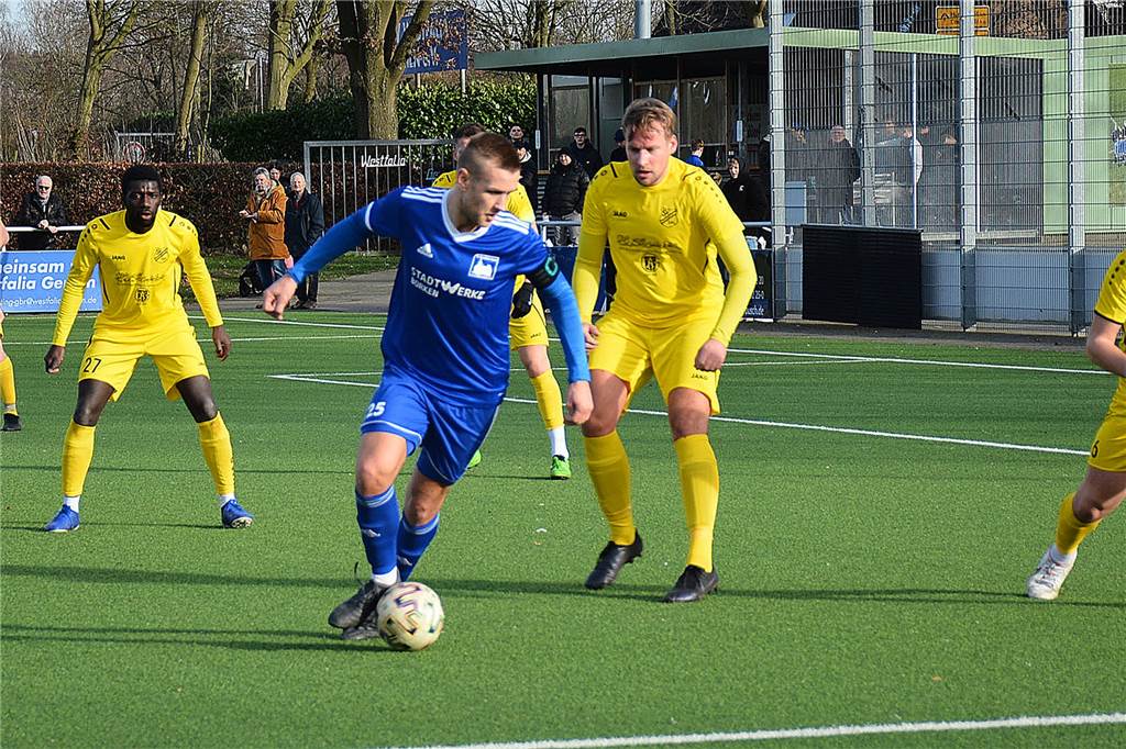 Wer kommt? Wer geht? Alle Wechsel in Dorsten, Schermbeck, Raesfeld und Kirchhellen Nico Genieser am Ball