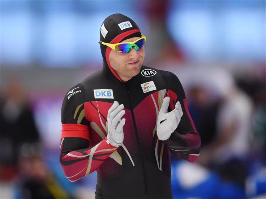 Eisschnellläufer ohne Podestplatz bei Heim-Weltcup Nico Ihle verzieht nach dem Lauf über die 500-Meter-Strecke das Gesicht. Foto: Tobias Hase