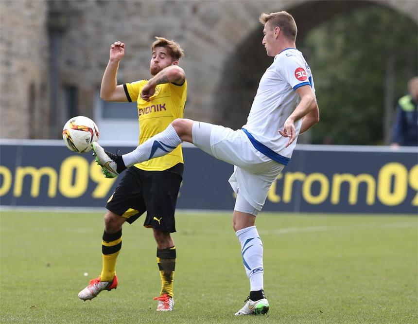 Saisonaus für BVB-II-Spieler Nico Knystock Nico Knystock (l.) muss erneut mehrere Monate pausieren.